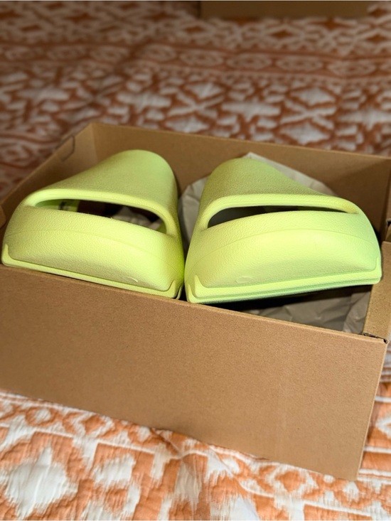 Adidas Yeezy Slides Green Glow men’s 9 main image 6